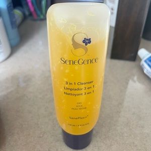 Senegence 3 in 1 dry cleanser